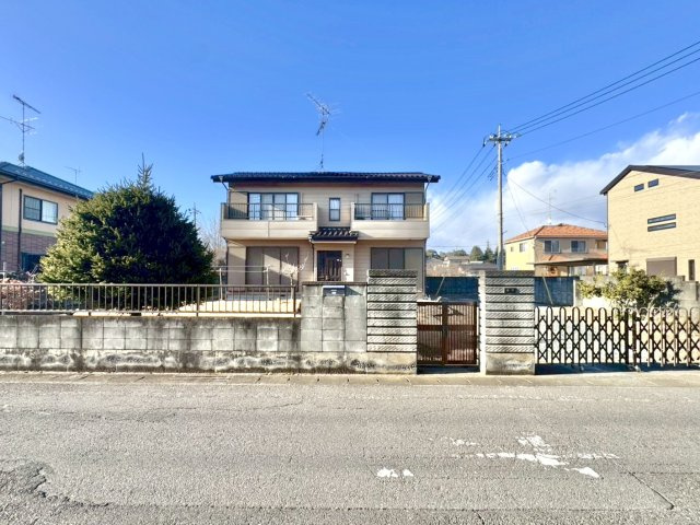 【中古戸建】館林市西高根町の前面道路含む現地写真|■外観｜特徴のある個性的な住まいと美しい街並み、そして住みやすい環境を、ぜひ現地でご覧になりませんか。お気軽にお問合せください(^^) 