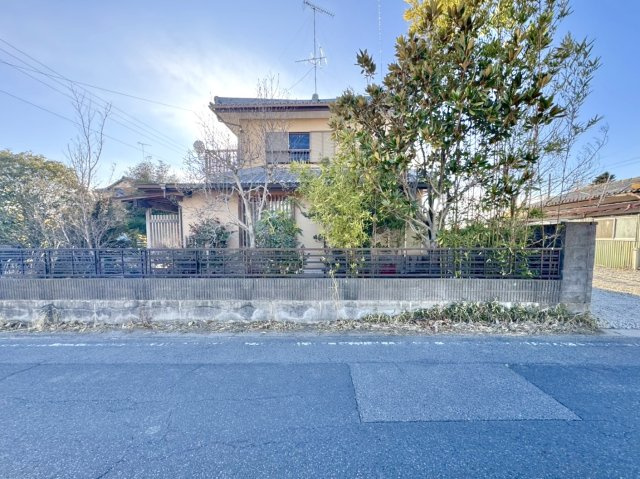 【中古戸建】館林市高根町の前面道路含む現地写真|■外観