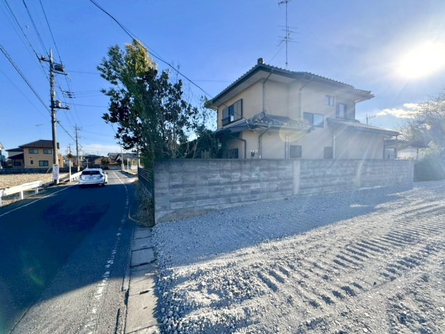 【中古戸建】館林市高根町の前面道路含む現地写真|■外観