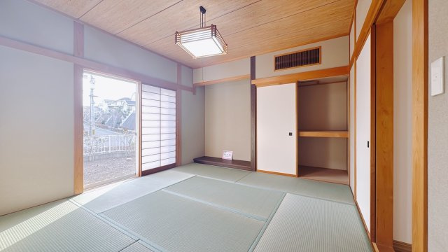 【中古戸建】桐生市菱町2丁目の和室|■1階和室｜季節物がたくさん収納できる押し入れは衣替えや模様替えで大活躍！