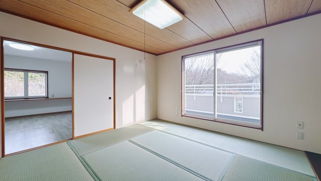 【中古戸建】桐生市菱町2丁目の和室|■2階和室｜和室でしか味わえない畳ならではの香りや素材で和のやすらぎを感じてください♪