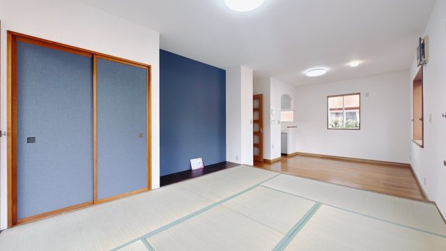 【中古戸建】桐生市菱町2丁目のその他|■畳コーナー｜お子様のお昼寝スペースや、洗濯物をたたむのに便利です。客間やリビングの延長としても使えます♪