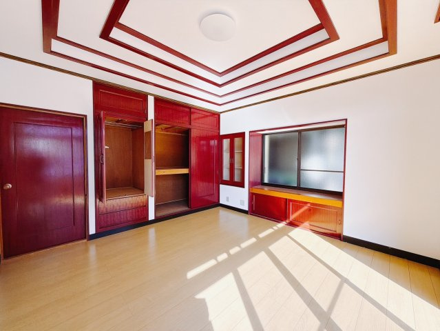 【中古戸建】桐生市川内町2丁目の洋室|■洋室｜収納たっぷりでお片付け上手に！