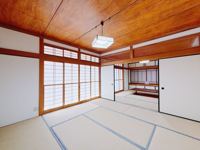 【中古戸建】桐生市川内町2丁目の和室|■和室｜「続き間の和室」は子育て世代にこそ適しています。お子様のお昼寝スペースや、洗濯物をたたむのに便利です。客間やリビングの延長としても使えます。