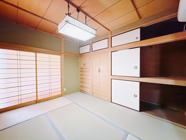 【中古戸建】桐生市川内町2丁目の和室|■和室｜季節物がたくさん収納できる押し入れは衣替えや模様替えで大活躍！