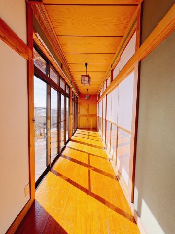 【中古戸建】桐生市川内町2丁目のその他|■縁側｜暖かな日差しが差し込む癒される空間です♪