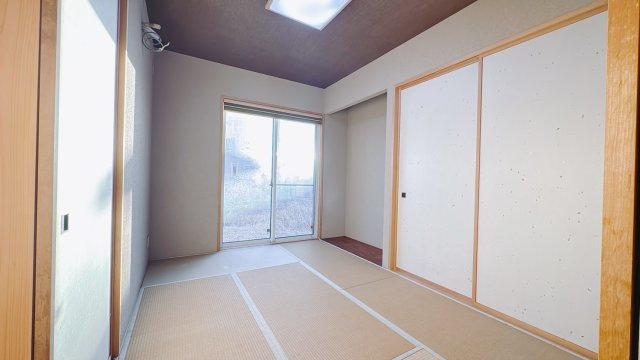 【中古戸建】館林市美園町の和室|■1階和室｜和室でしか味わえない畳ならではの香りや素材で和のやすらぎを感じてください♪休日はお子様とお昼寝するのにも最適です！