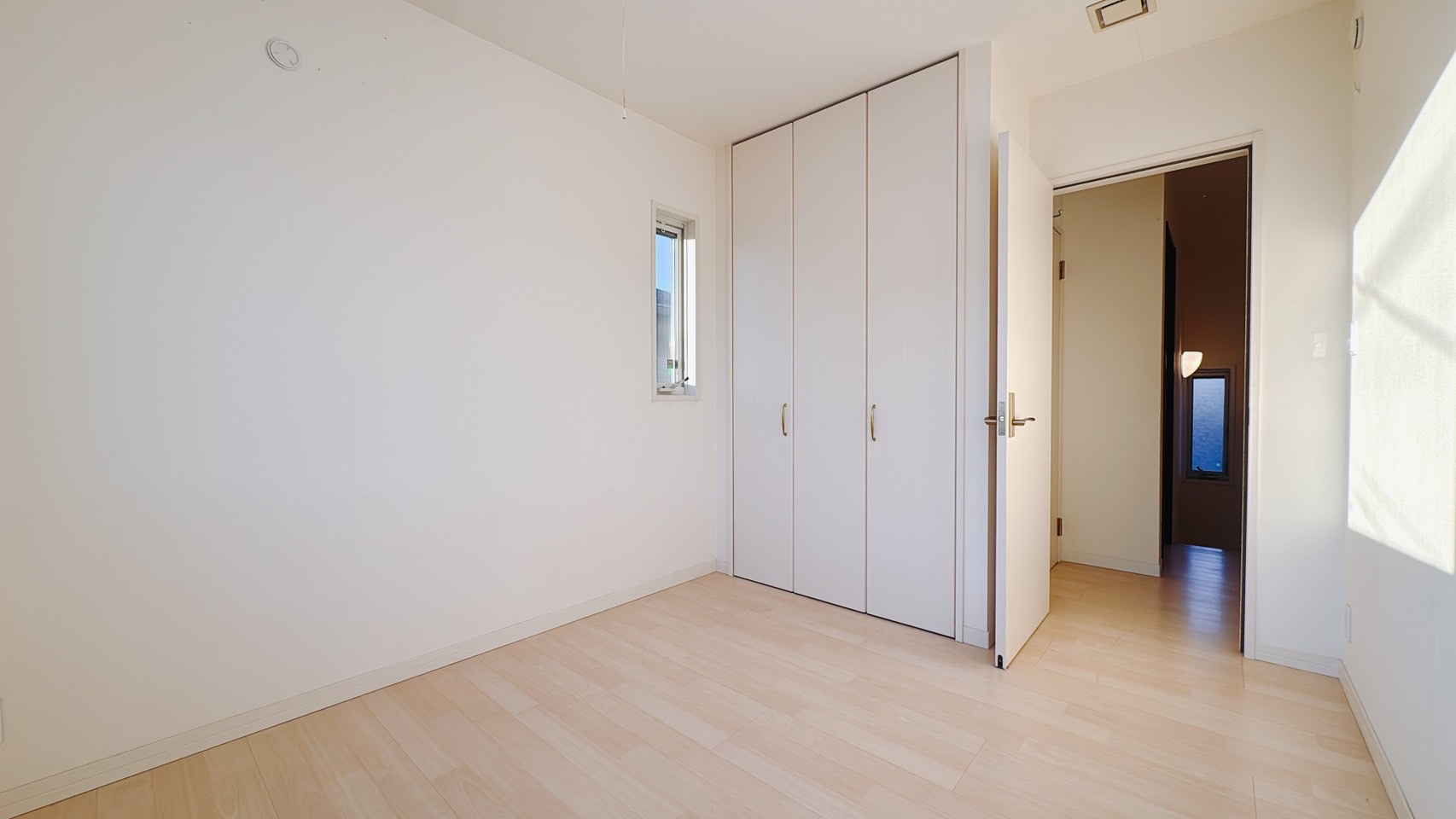 【中古戸建】館林市美園町の洋室|■2階洋室｜2階各居室には収納をご用意しています♪常にお部屋を綺麗に保てます！小さなお子様も自然とお片付けができるようになるのでうれしいですよね！