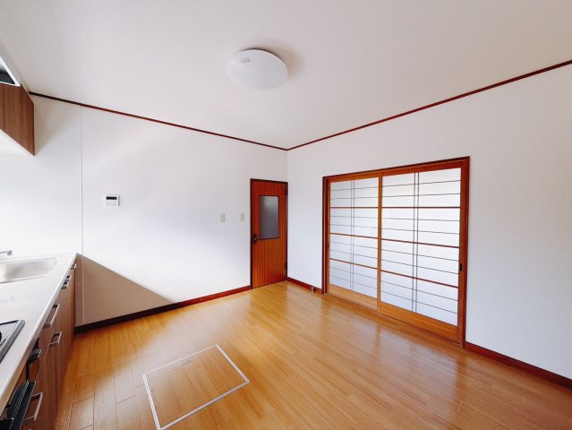 【中古戸建】みどり市笠懸町阿左美のキッチン|■キッチン｜キッチンの部屋が独立している為、お料理時の油の臭いや煙などが隣接するお部屋に充満しにくい造りとなっています♪
