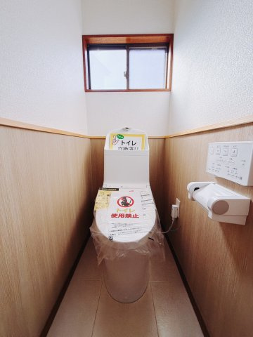 【中古戸建】みどり市笠懸町阿左美のトイレ|■トイレ｜トイレには窓がついていますので常に換気をすることができ清潔を保てます。