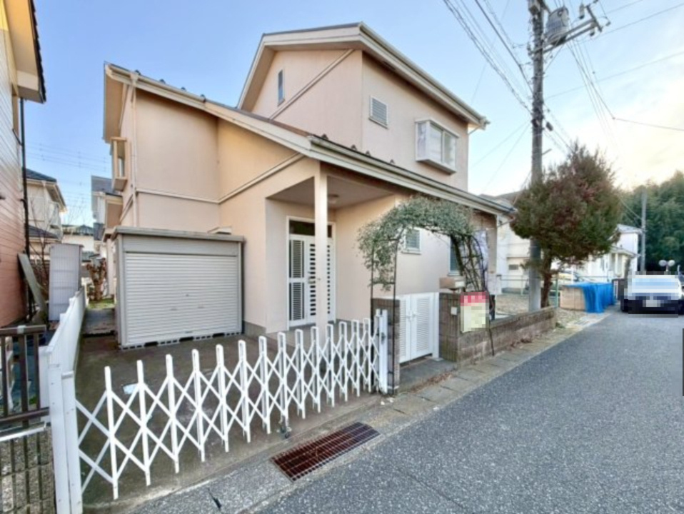 【中古戸建】邑楽郡邑楽町大字赤堀の前面道路含む現地写真|■外観