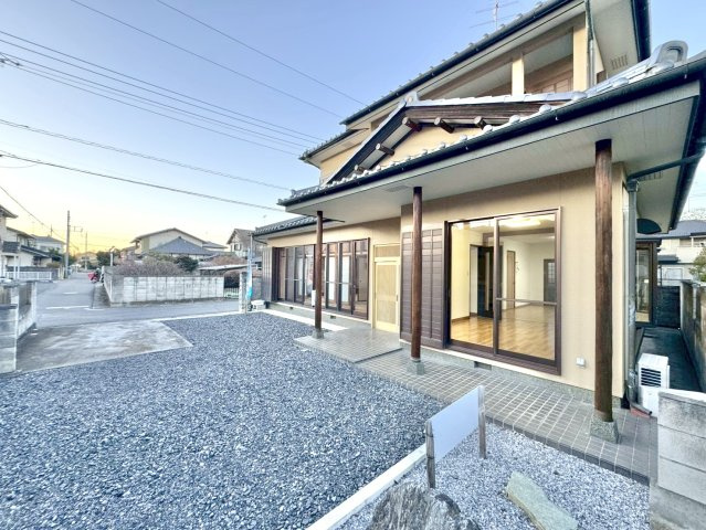 【中古戸建】館林市城町の庭|■専用庭｜広いお庭で子供達を伸び伸びと遊ばせてあげたい…！そんな願いが叶う住まい。
