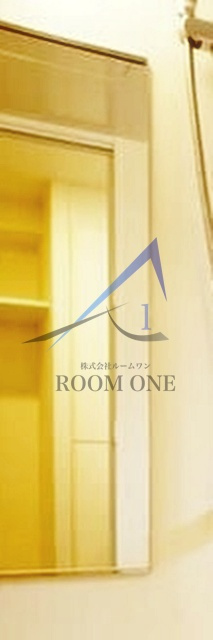 ＬＵＣＵＬＩＡ　ＣＯＵＲＴ