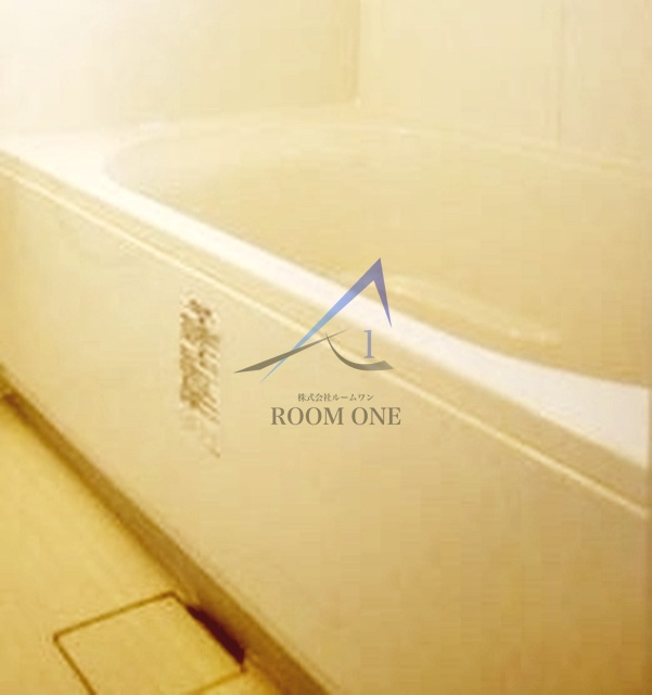 ＬＵＣＵＬＩＡ　ＣＯＵＲＴ