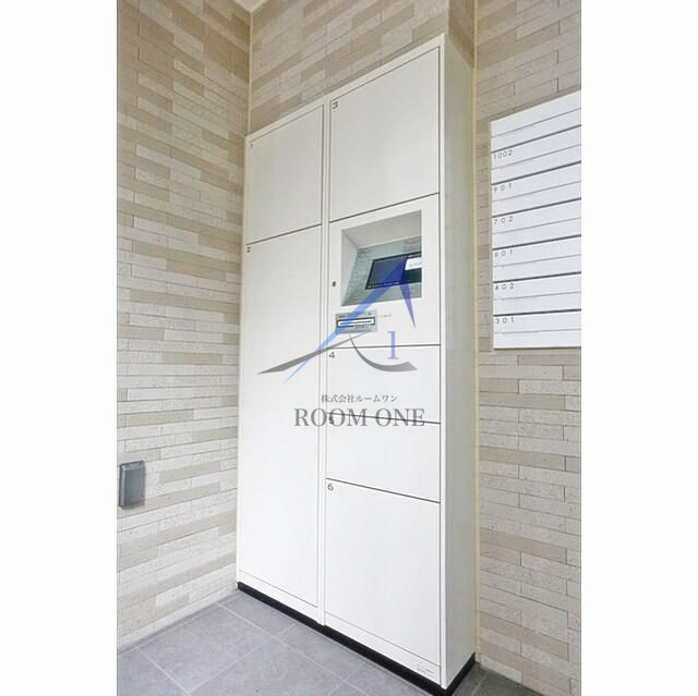 ＬＵＣＵＬＩＡ　ＣＯＵＲＴ