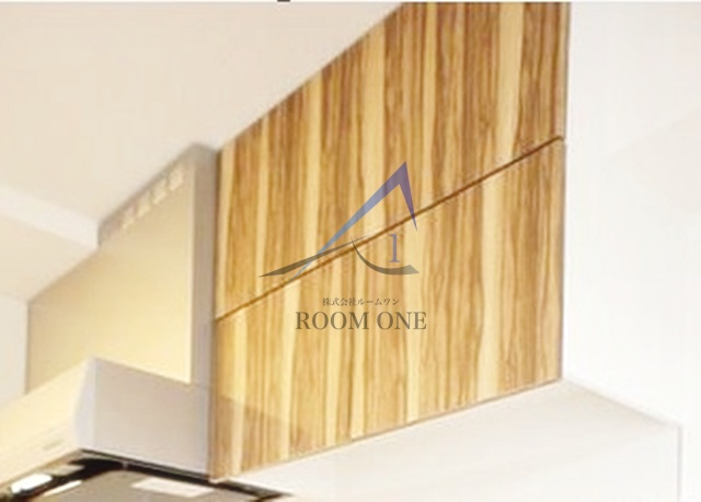 ＬＵＣＵＬＩＡ　ＣＯＵＲＴ