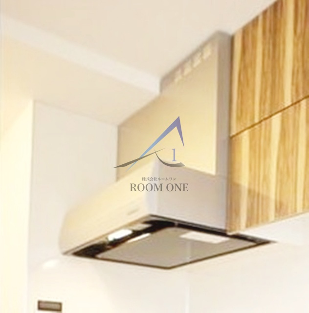 ＬＵＣＵＬＩＡ　ＣＯＵＲＴ