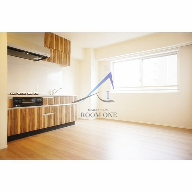 ＬＵＣＵＬＩＡ　ＣＯＵＲＴの居間・リビング|洋室のお部屋です。