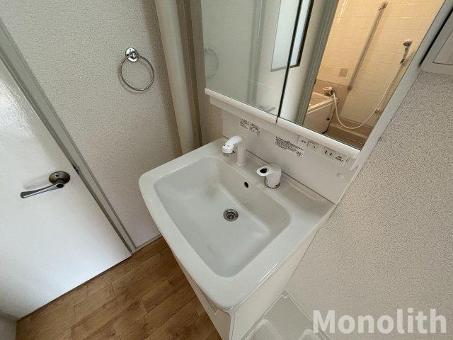 鶴山台53号棟の洗面所