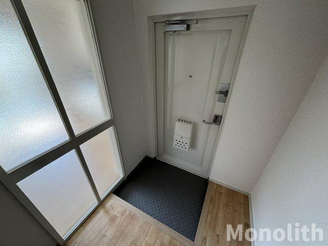 鶴山台53号棟の玄関