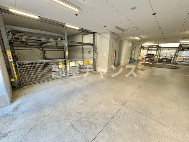 レジディア高岳の駐車場