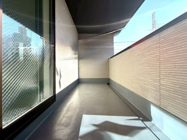 座間市緑ヶ丘「LIGARE」のバルコニー|落ち着いた住環境で、ゆったりとした暮らしが叶います。