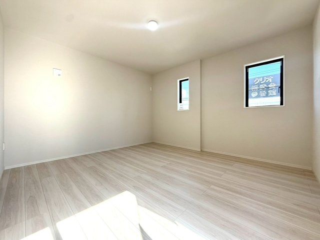 座間市緑ヶ丘「LIGARE」の洋室|生活動線を考えた間取りで、日々の暮らしがスムーズです。