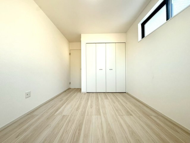 座間市緑ヶ丘「LIGARE」の洋室|シンプルで使いやすい室内設計の新築戸建て。