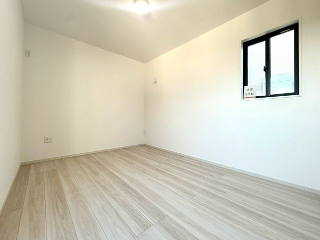 座間市緑ヶ丘「LIGARE」の洋室|新築戸建てならではの安心感と住み心地の良さが魅力です。