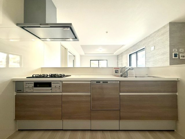 座間市緑ヶ丘「LIGARE」のキッチン|機能性を考えた室内設計で、家族みんなが過ごしやすい住空間です。