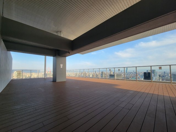 【駐車場】 | 【敷地内駐車場】きちんと整備されたきれいな駐車場です！十分な広さがあり、車の出し入れもスムーズ！