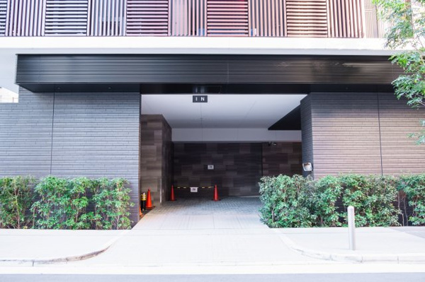 【駐車場】 | 【敷地内駐車場】タワーパーキングなので愛車が風雨にさらされることもありません。113台駐車可能です！