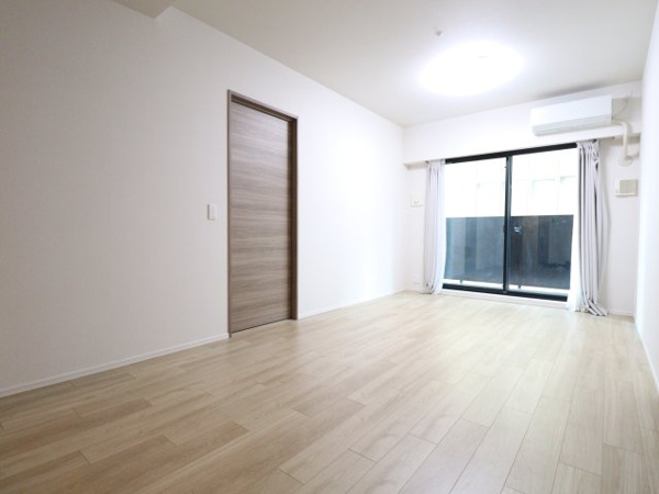 【居間・リビング】 | 【リビングダイニング】約14.8帖のリビングダイニングキッチン！床暖房付で冬も快適☆