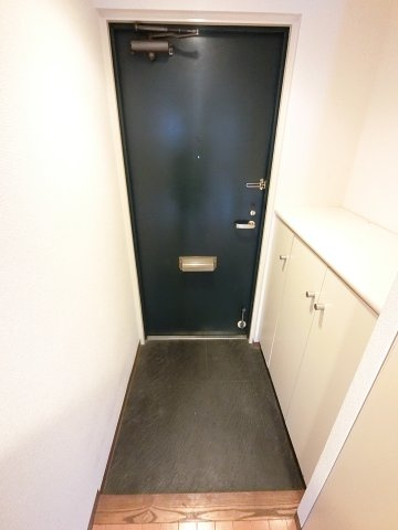 潮ハイツ（ウシオハイツ）の玄関