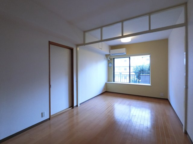 潮ハイツ（ウシオハイツ）の居間・リビング