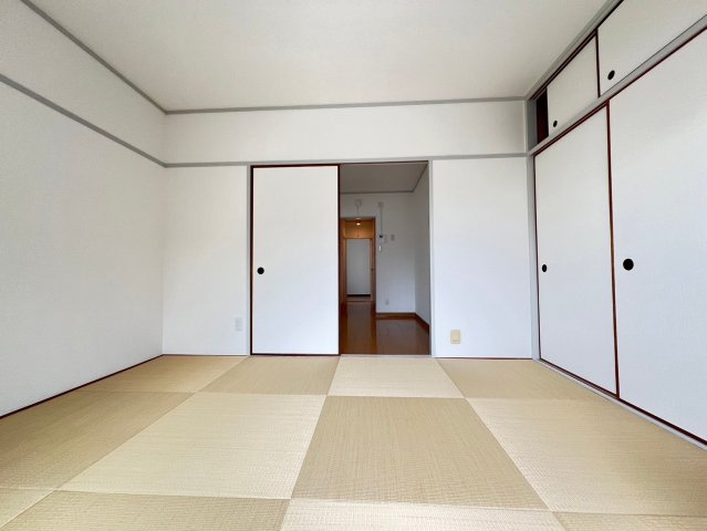 大紅ビルの内装