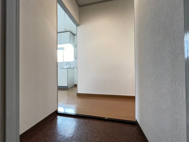 大紅ビルの玄関