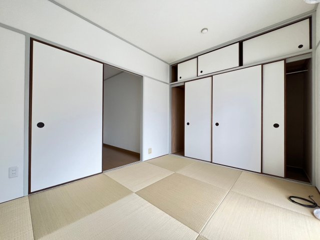 大紅ビルの寝室