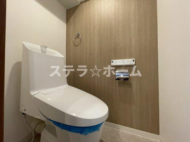 グリーンタウン茨木七番館のトイレ|落ち着いた色調のトイレです