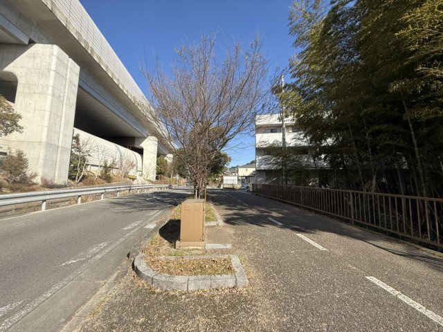 グラッドタウン　交野市東倉治の前面道路含む現地写真