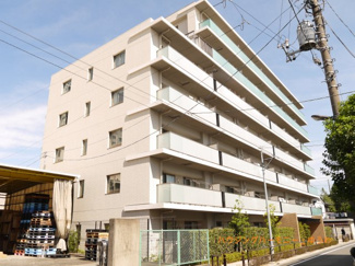 【外観】 | 穏やかな風と陽光を導き、プライバシーに配慮された設計プランを採用し、居住性を一段と心地よいものにしています。
