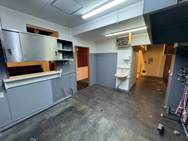 徳島市　一棟ビルの駐車場