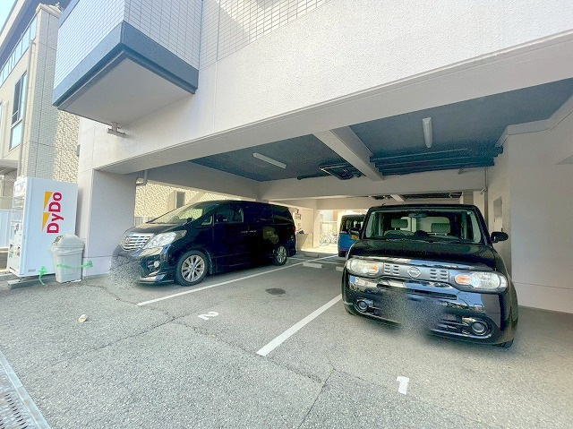 セゾン木川の駐車場