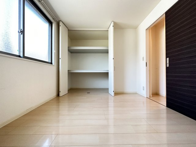 グランマスト杉井流Ⅱ B棟の洋室