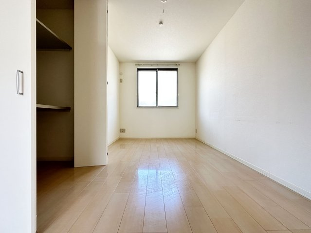 グランマスト杉井流Ⅱ B棟の洋室