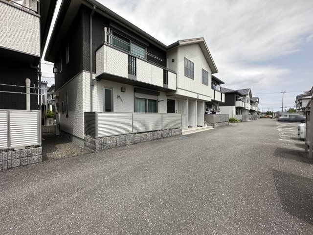 グランマスト杉井流Ⅱ B棟の駐車場