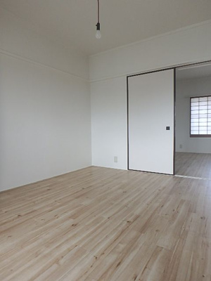 【洋室】 | ビレッジハウス青木2号棟 | 406室の写真（反転あり）