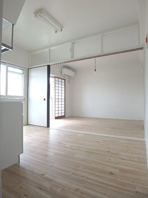 【内装】 | ビレッジハウス青木2号棟 | 406室の写真（反転あり）