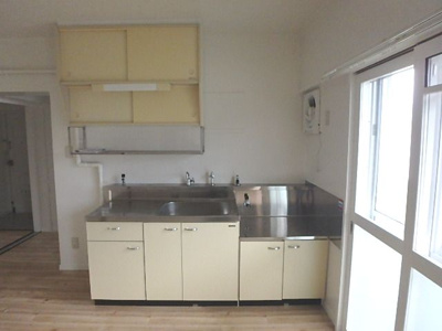 【キッチン】 | ビレッジハウス青木2号棟 | 406室の写真（反転あり）