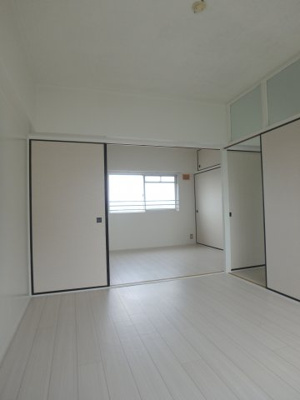 【洋室】 | ビレッジハウス当成東2号棟 | イメージ写真（反転あり）